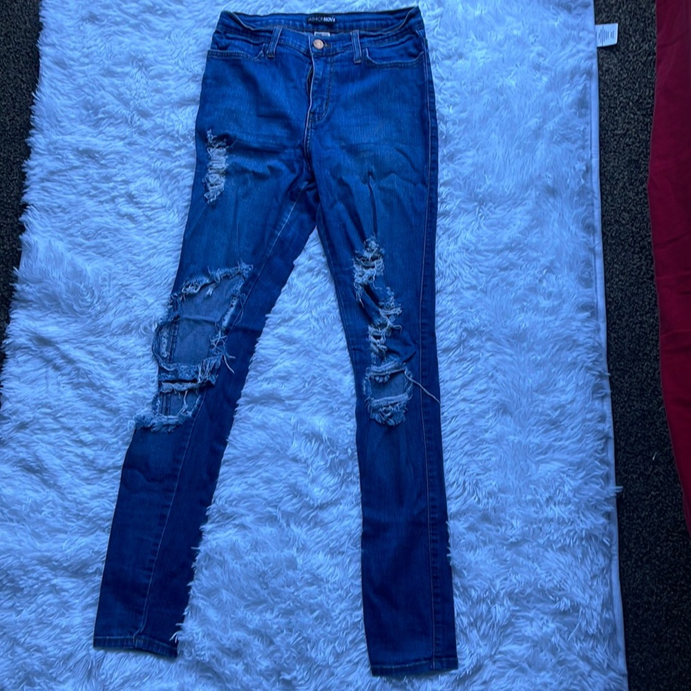 Fashion nova distressed jeans size 9